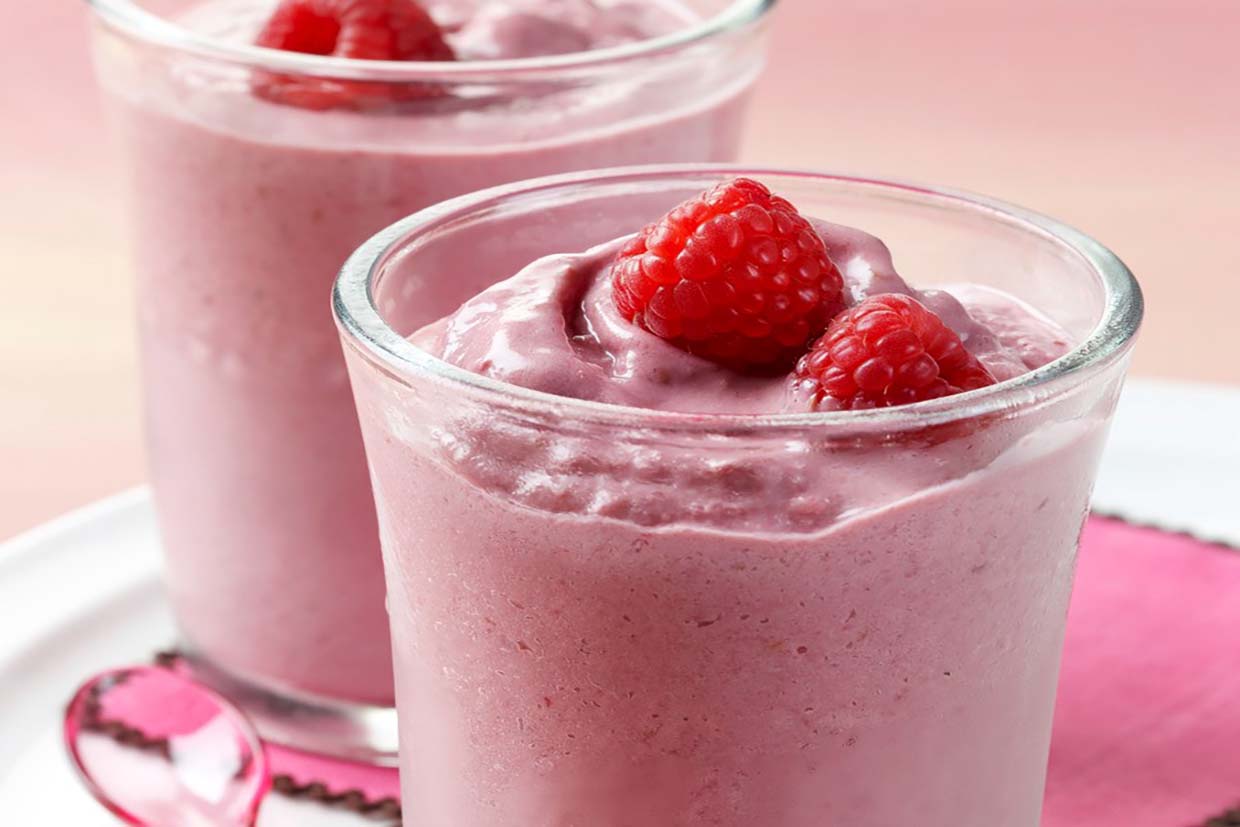 Robust Raspberry Almond Smoothie2.jpg