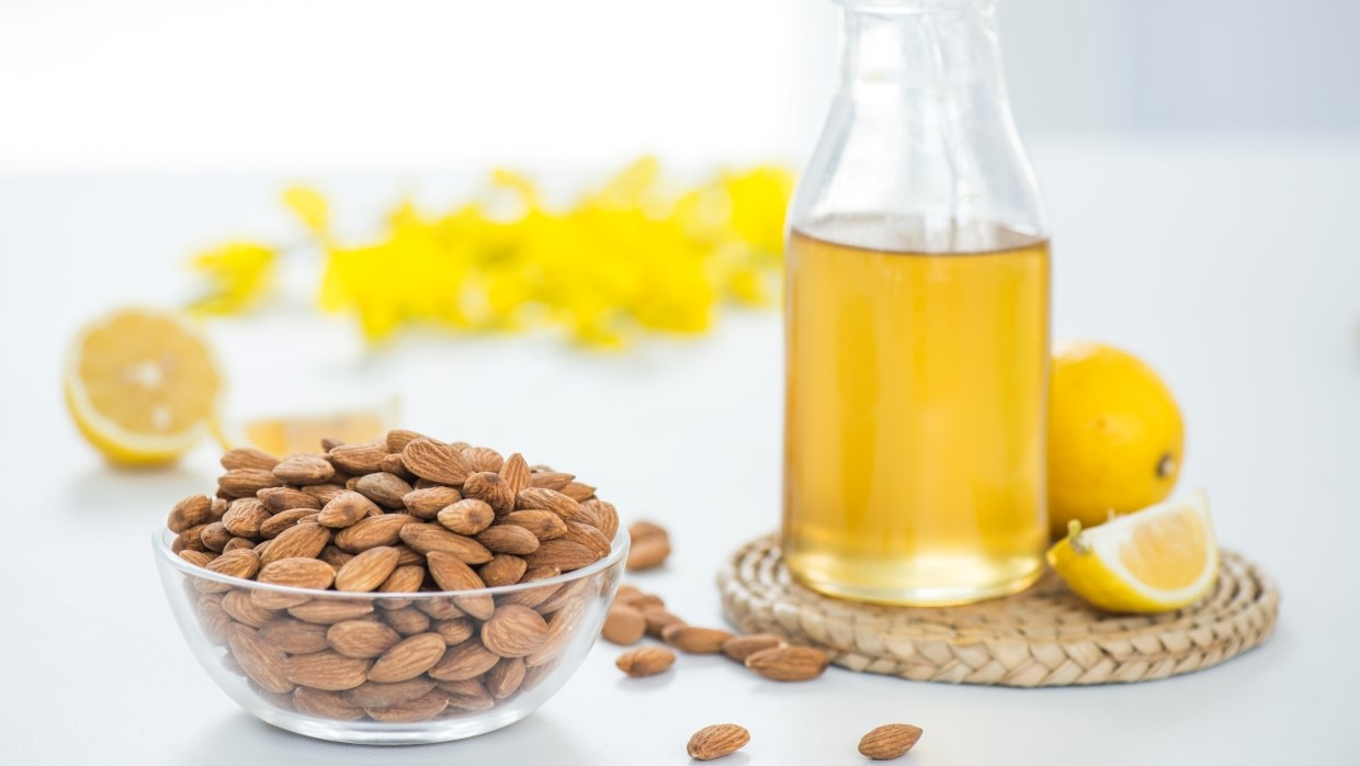 Almonds with honey and lemons