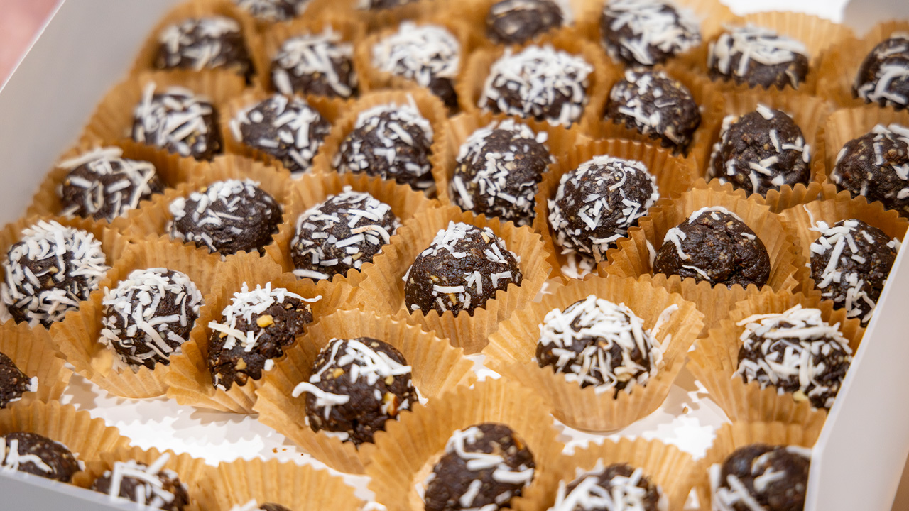 Date almond energy balls